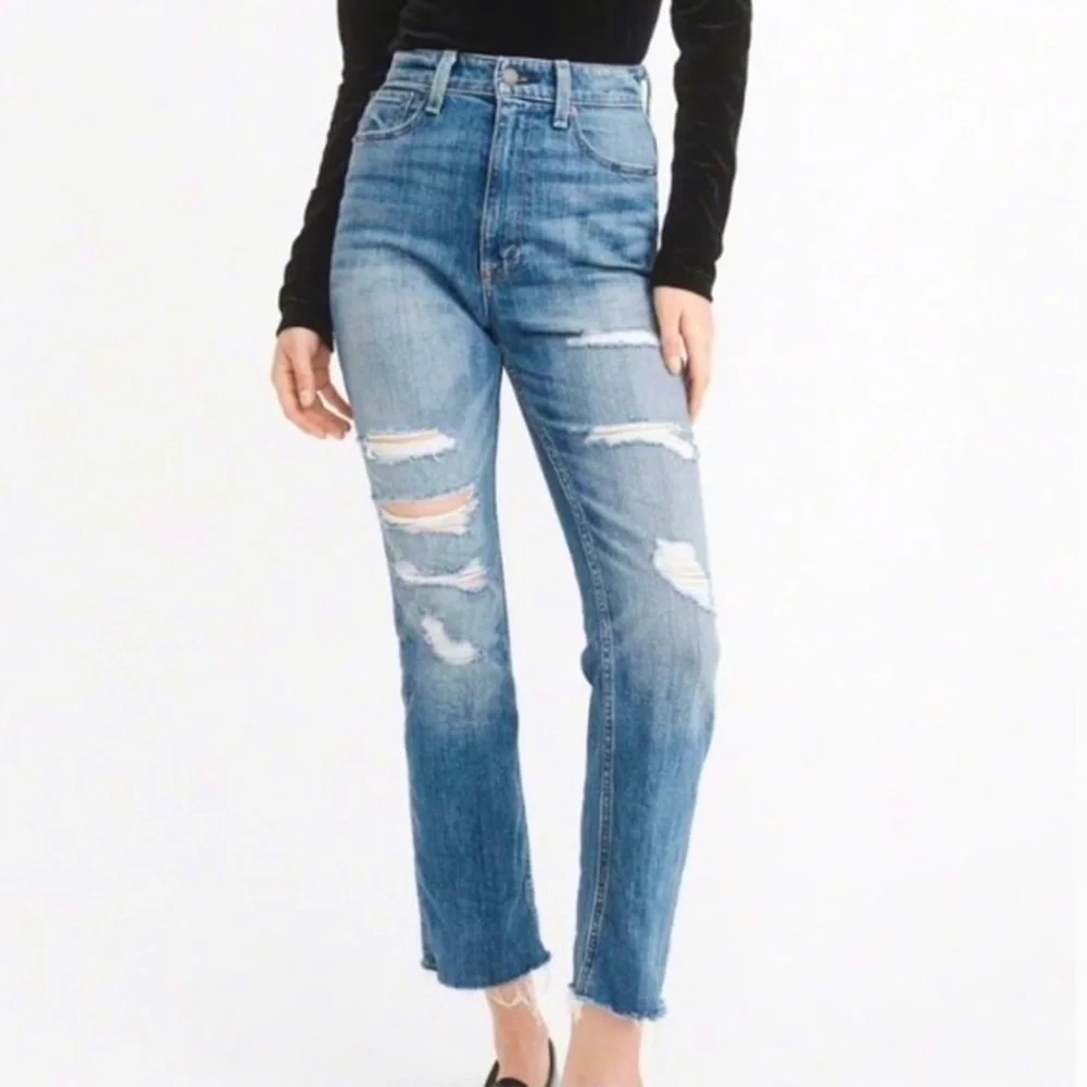 Abercrombie 4 (27) Zoe Natural Rise Ankle Straight Women’s Distressed Jeans